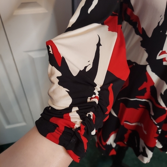 Premise Sharkbite Print Top/ Blouse Size Small - Picture 4 of 14